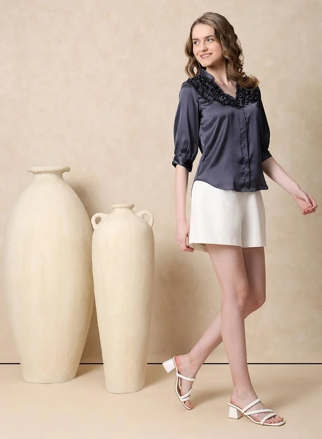 ميش بلوزة ساتان بياقة كشكش